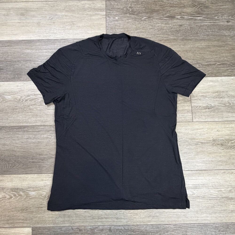 Lululemon Shirt Mens Medium Black Striped Lightweight Running Athletic Top